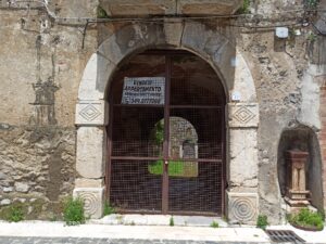 ATERRANA, PORTALE D'INGRESSO PALAZZO DE SANCTIS (ARCHIVIO T. COLAMARCO) AFP1