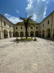 PIANO, SS. ANNUNZIATA, CHIOSTRO (FOTO SARA PISACRETA) AFP1