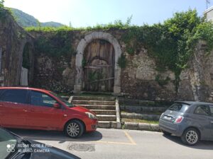 TORCHIATI, PORTONE D'INGRESSO AL CORTILE PARROCCHIALE (ARCHIVIO T. COLAMARCO) AFP1